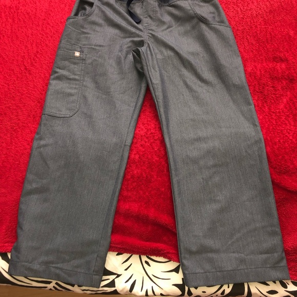 Figs nursing top & bottom - Picture 3 of 8